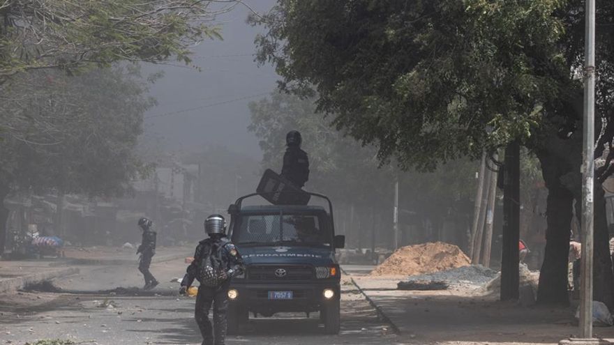 Senegal retoma las calles para protestar por la condena a prisión del líder opositor