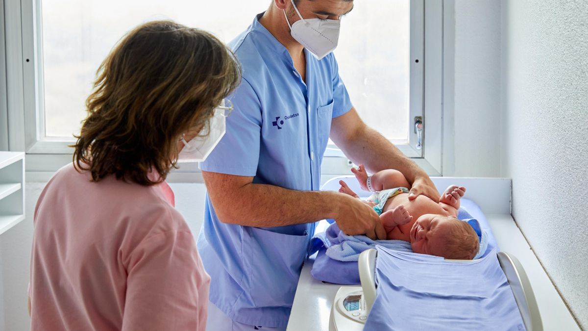 Andalucía aplica un ahorro fiscal de 400 euros por tener hijos en 422 municipios con riesgo de despoblación