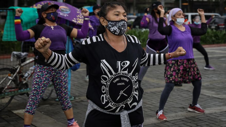 El presidente de Filipinas, Rodrigo Duterte, anunció este martes que la cuarentena en Manila, que ha sufrido uno de los encierros más largos y estrictos del mundo, se extiende otro mes, hasta el 30 de noviembre. EFE/EPA/MARK R. CRISTINO/Archivo