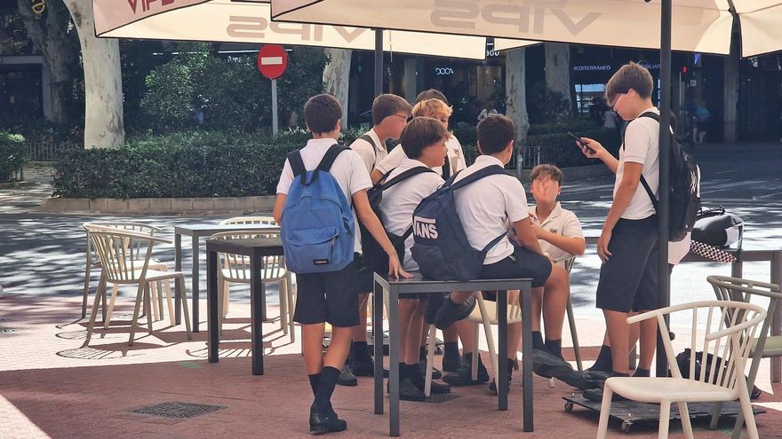 PSPV y Compromís tachan el inicio de curso escolar de "caótico" por el sectarismo del Consell: "Es el del cambio a peor"