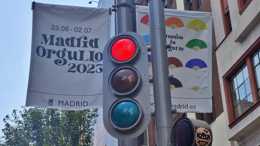 Ni identidad ni diversidad: Almeida vacía de reivindicaciones las campañas del Orgullo LGTBIQ+ de Madrid