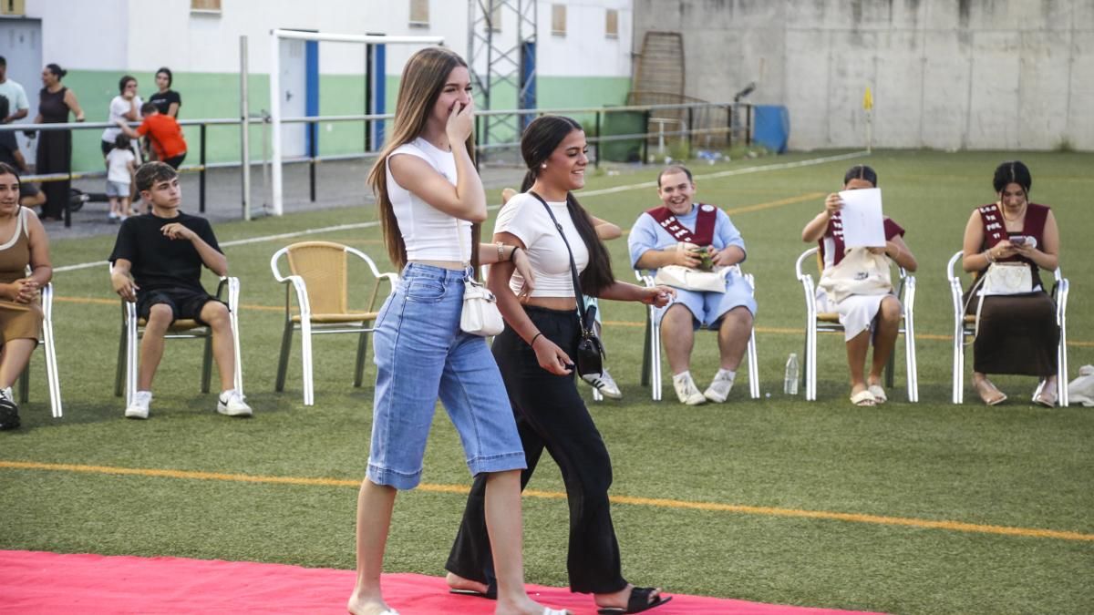 Homenaje a alumnos de Las Palmeras tras graduarse
