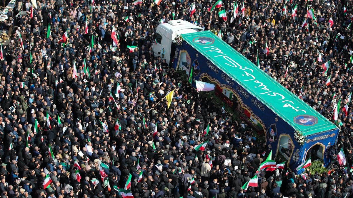Protestas en Teherán durante el funeral de Ali Larijani.
