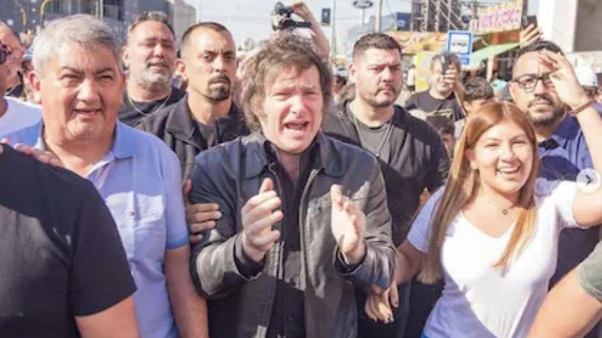 Javier Milei junto a Ramón "Nene" Vera y su hija Andrea, actual candidata a diputada nacional por La Libertad Avanza.