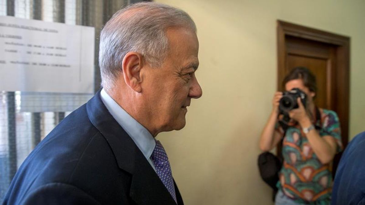 El exconsejero andaluz declara que la formación fue una "ruina" para sus empresas