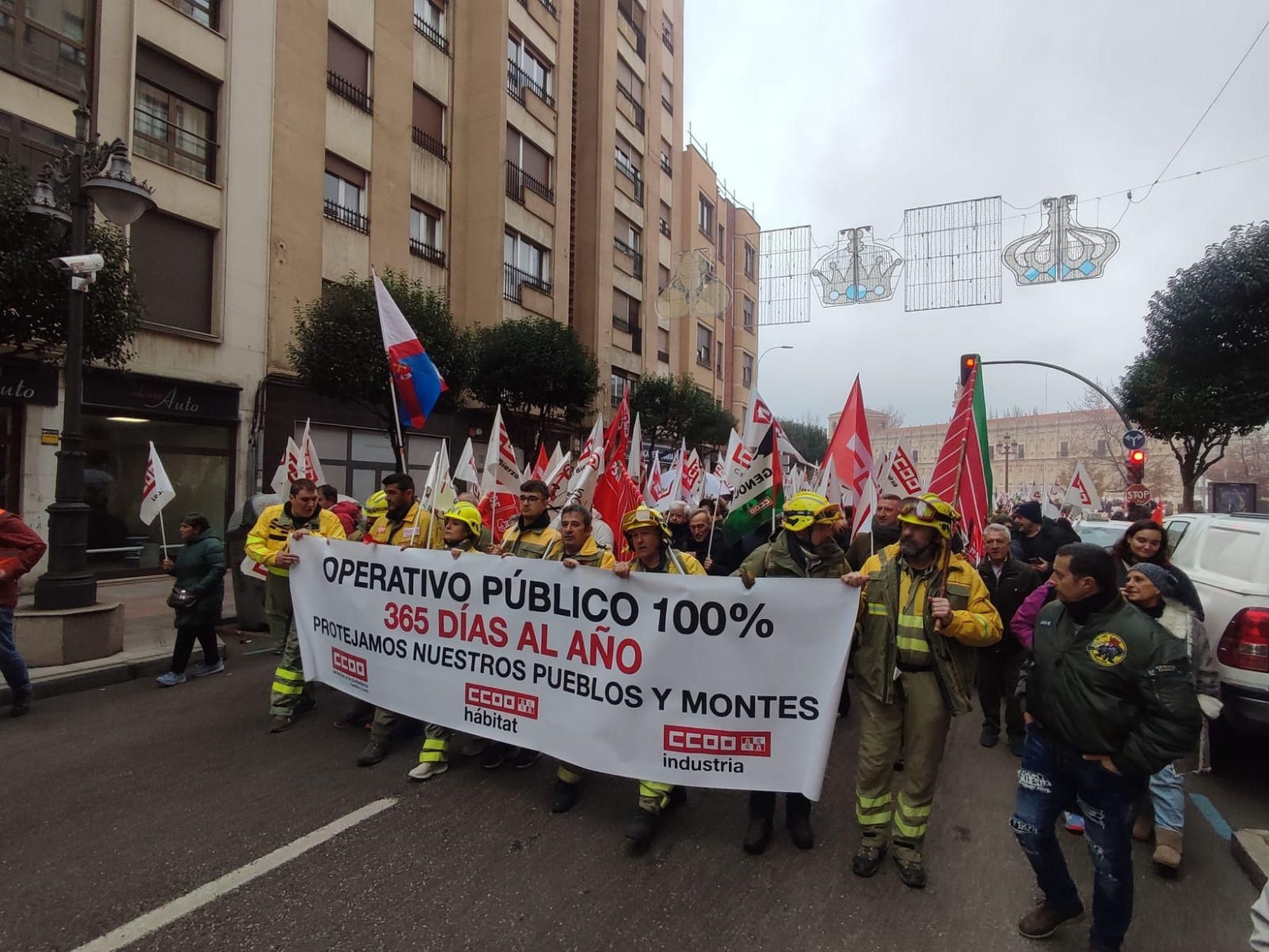 Manifestación en León contra las políticas de incendios forestales de la Junta