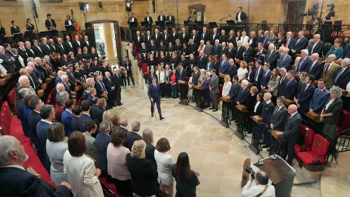 El lehendakari, Imanol Pradales, al acceder a la Casa de Juntas de Gernika