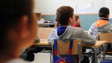 El Govern quiere eliminar la prima por afinidad familiar en la matrícula escolar para evitar la segregación