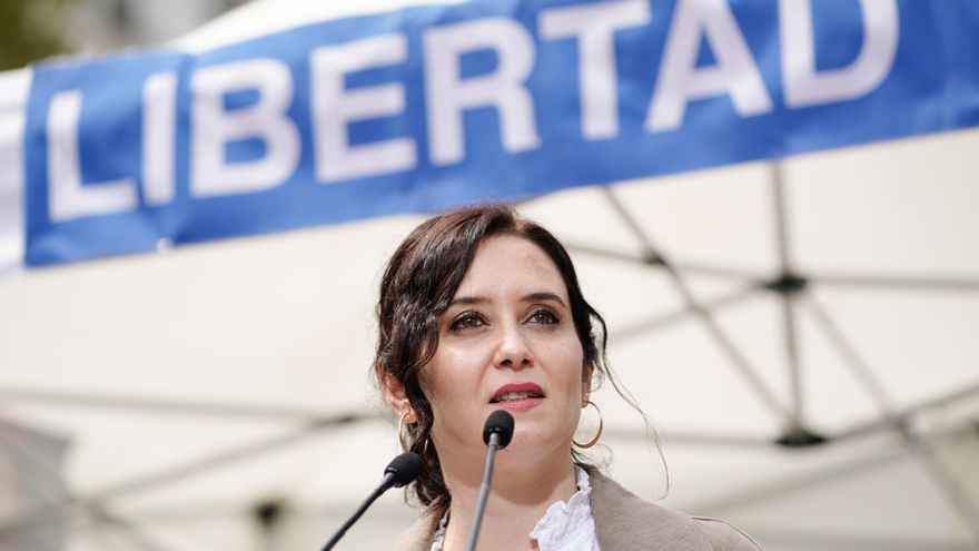 Un "populismo" propio de Trump que usa el hartazgo de la pandemia para prometer lo prohibido: la clave del éxito de Ayuso