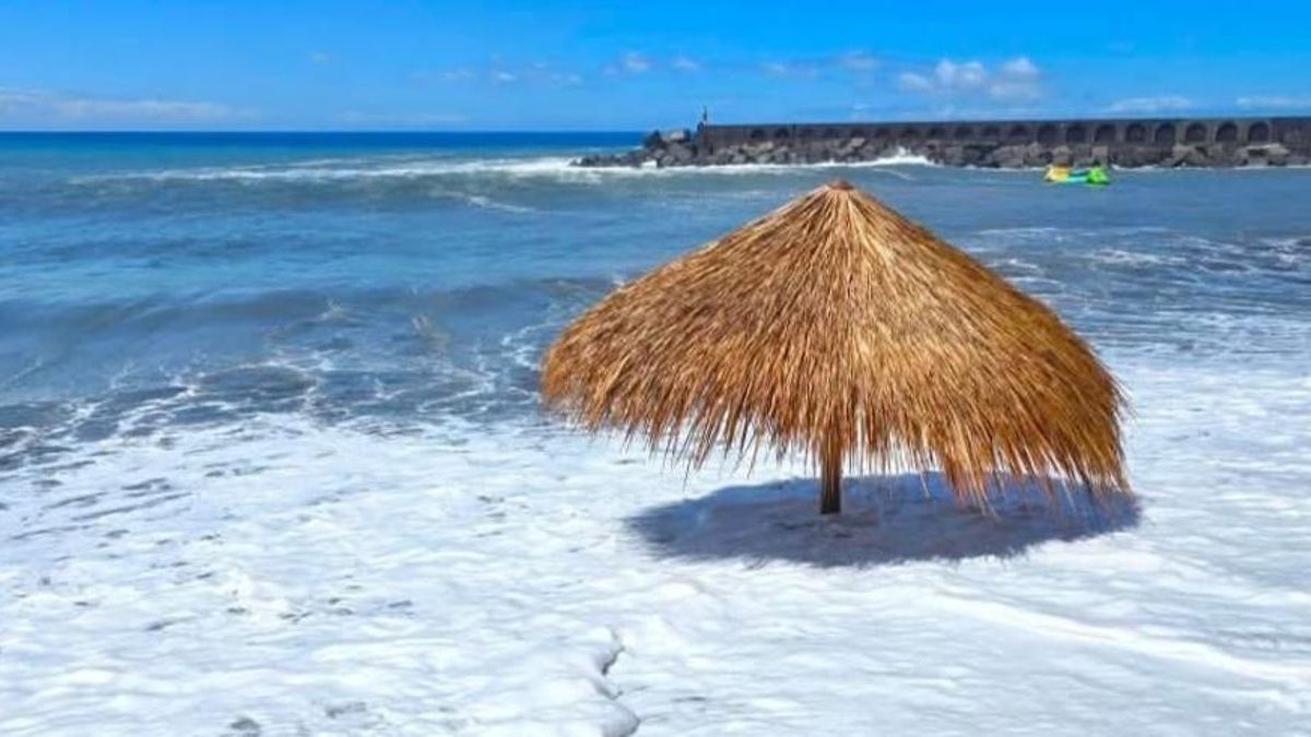 El temporal vuelve a arrasar la playa del Puerto de Tazacorte y el alcalde dice que “sin dique marino, no hay playa”