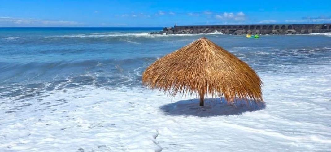 Estado de la playa durante el temporal. Foto: LUIS MIGUEL MARTÍN LORENZO