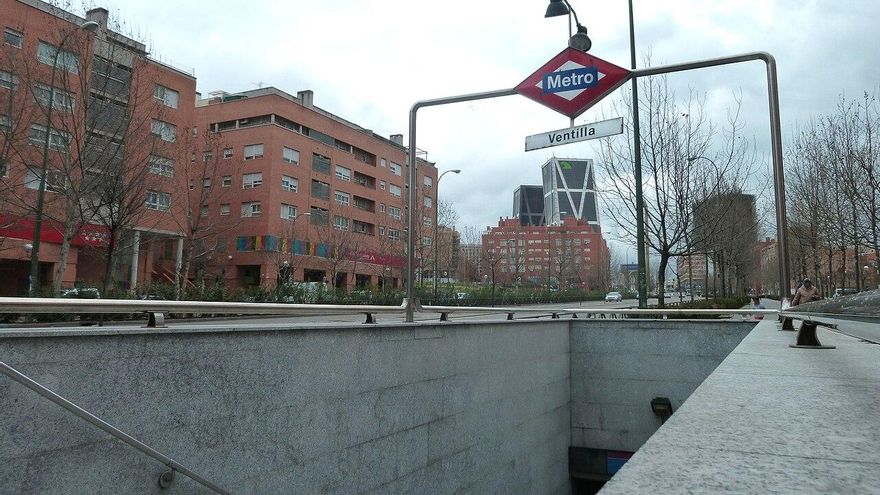 Vecinos de Ventilla convocan una concentración para pedir el ascensor del Metro, que se ha retrasado dos años