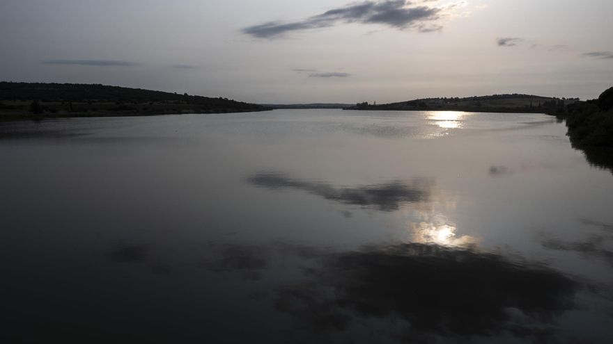 La reserva hídrica desciende ocho décimas hasta el 75,7 % de su capacidad