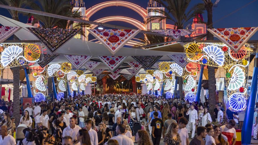 Melilla arranca nueve días de diversión y alegría con su feria “centenaria”