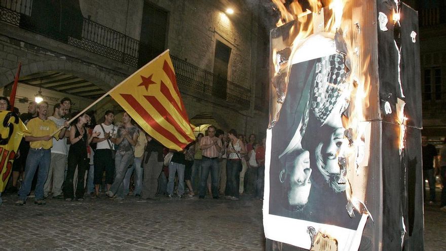 La Justicia europea sentencia que quemar fotos de los reyes es libertad de expresión