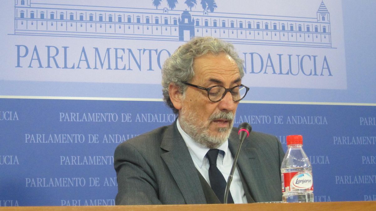 Chamizo recuerda que el Defensor es, "por ley", el garante del cumplimiento de derechos sociales, "sin recibir órdenes"
