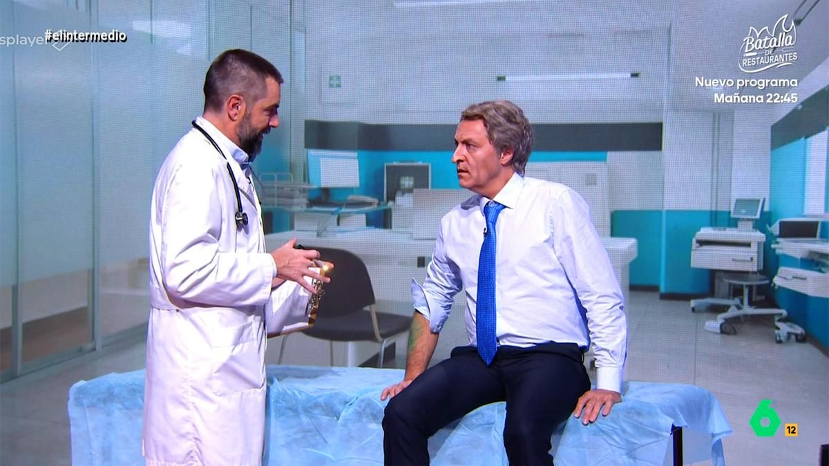 'El Intermedio' lleva a su Feijóo al médico por sufrir 'Voxitis aguda': "Abascal empezó con un lunar y ahora parece Hulk"