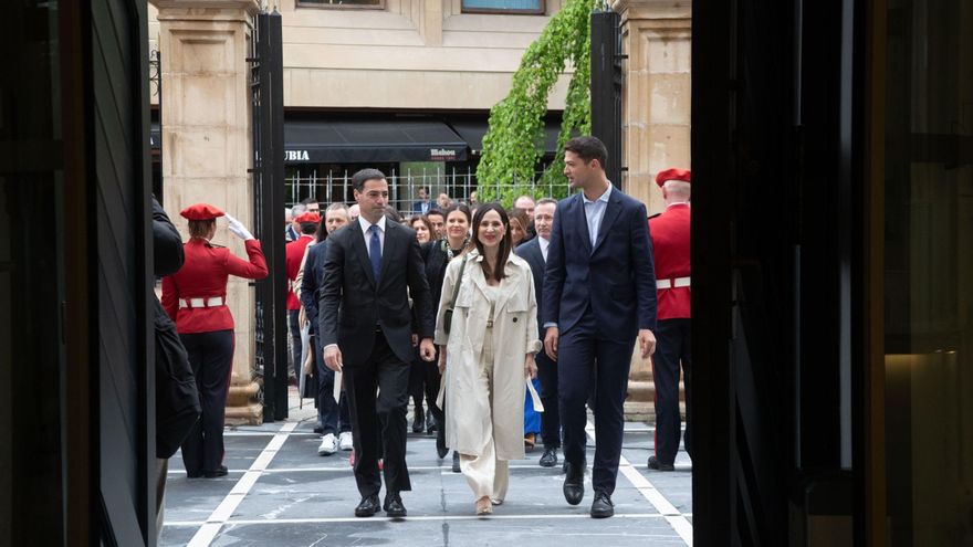 PNV y PSE-EE ensayan su acuerdo de Gobierno y reeligen como presidenta del Parlamento Vasco a Bakartxo Tejeria