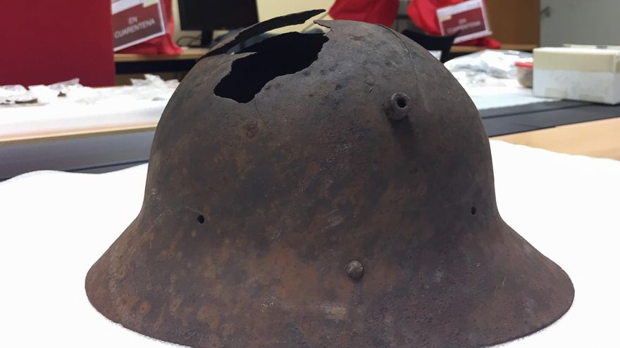 Casco de la Guerra Civil hallado en los montes del Pas