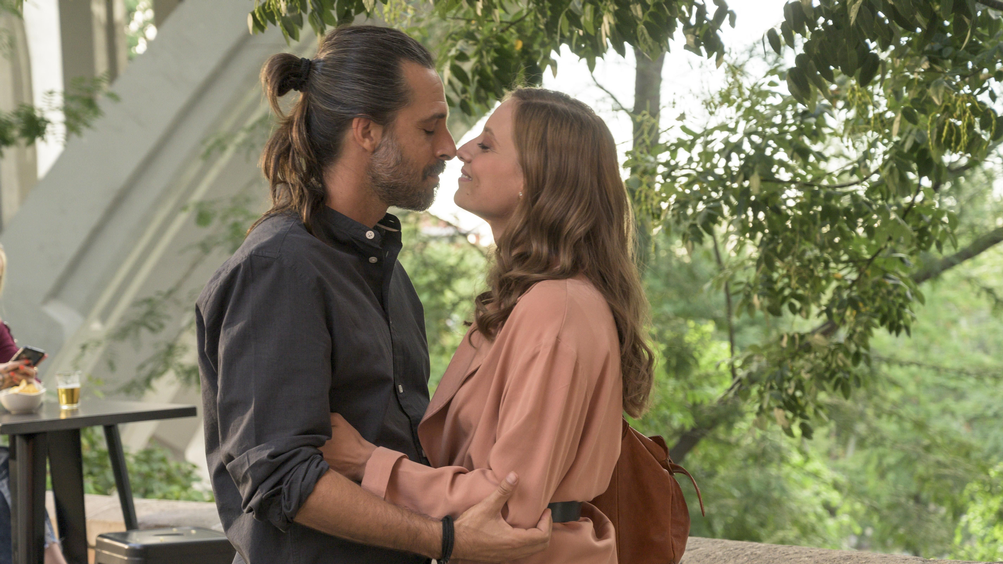 Michelle Jenner y Hugo Silva en 'Los hombres de Paco'