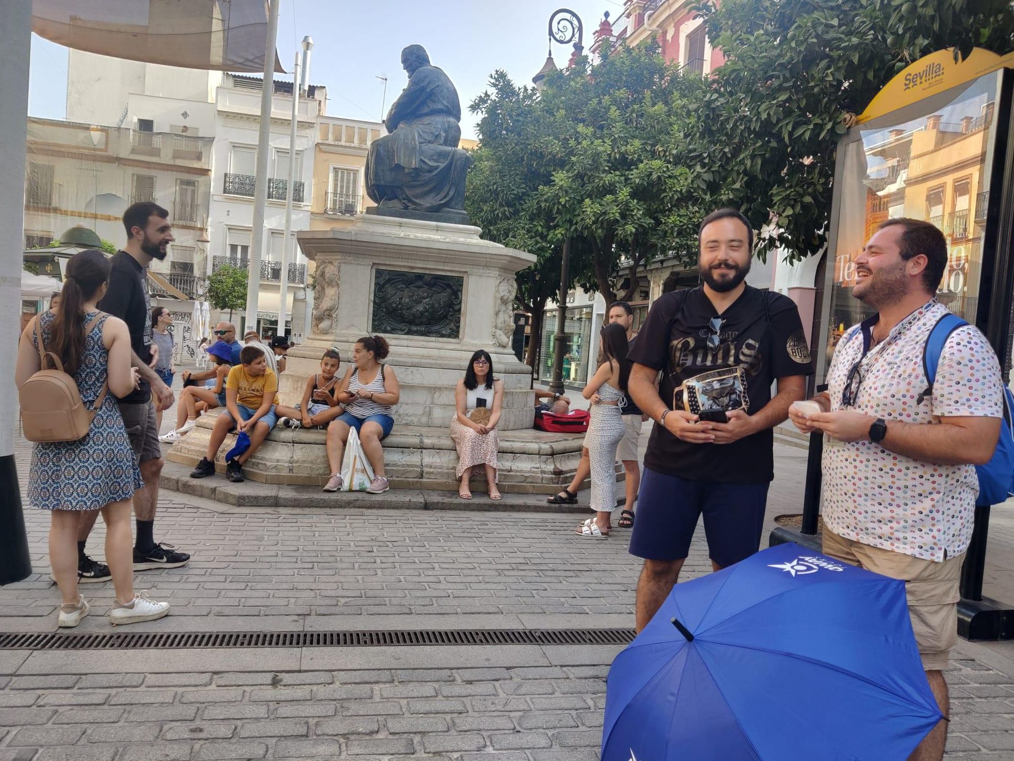 Las visitas guiadas continúan activas los meses de mayor calor, aunque con un horario adaptado a la climatología: a primera hora y al final de la tarde. Durante el tour, no queda otra que "advertir" a los visitantes, buscar la sombra y recomendar beber agua