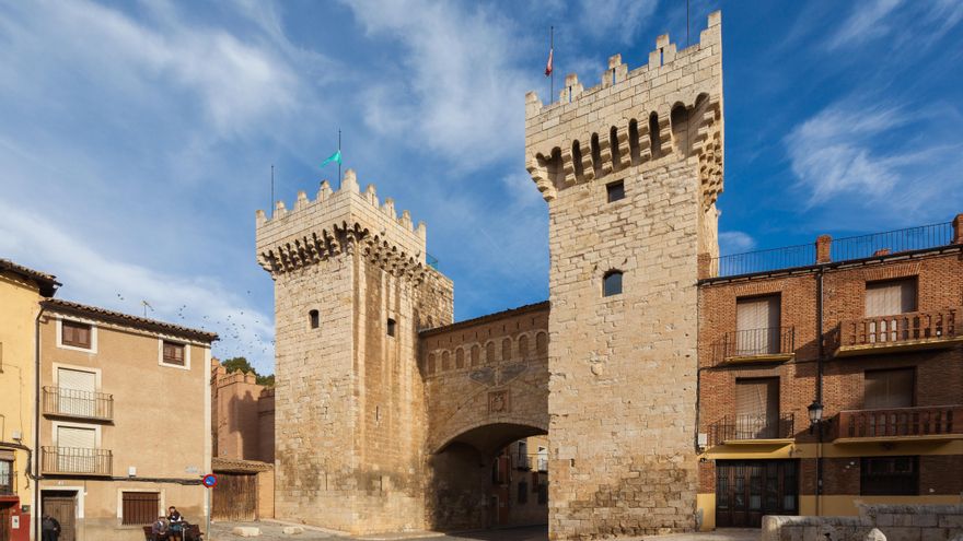 El pequeño pueblo conocido por albergar el que llegó a ser el recinto amurallado más extenso de Aragón