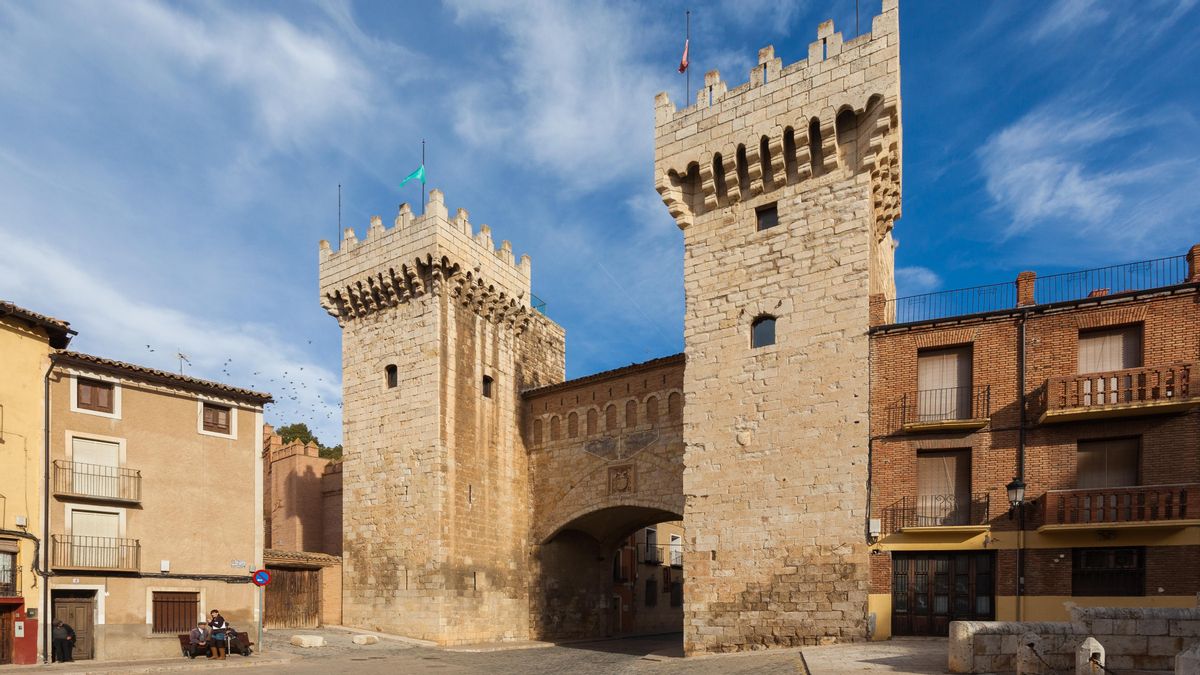 El pequeño pueblo conocido por albergar el que llegó a ser el recinto amurallado más extenso de Aragón