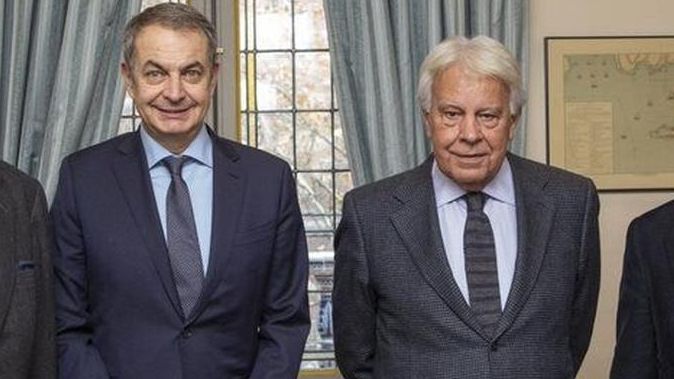 Felipe González, Aznar y Zapatero, juntos en la reunión del patronato de Elcano
