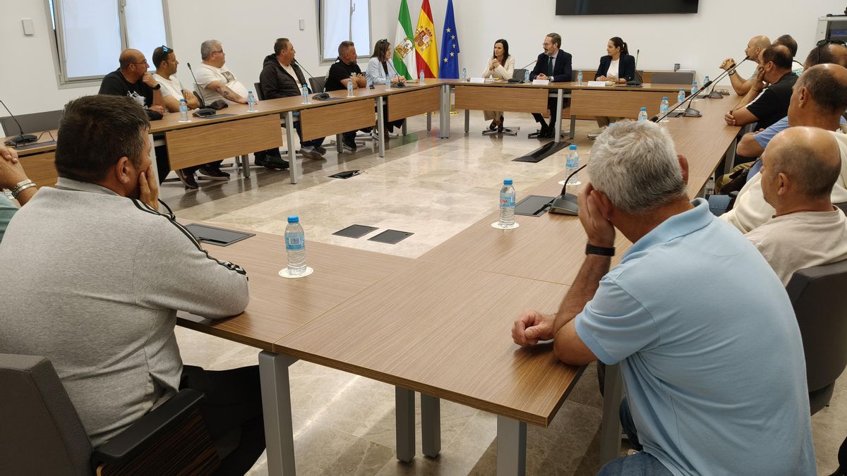 Los operadores de grúas torre piden a la Junta que medie en el conflicto con la patronal de la construcción