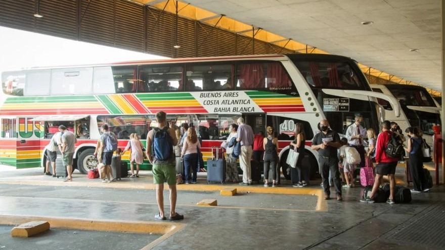 El Gobierno deja de financiar pasajes gratis en micros de larga distancia a discapacitados, trasplantados y niños con cáncer