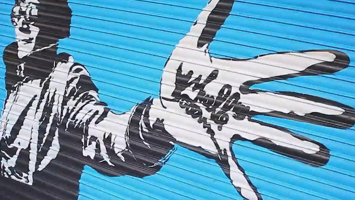 Un billete de lotería para Muelle, el punki que inventó el grafiti madrileño y hoy recibe homenajes de los que le multaban