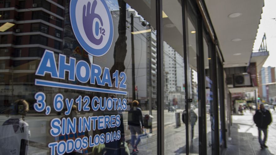 Economía analiza relanzar el programa "Ahora 12" con otro nombre y menos cuotas