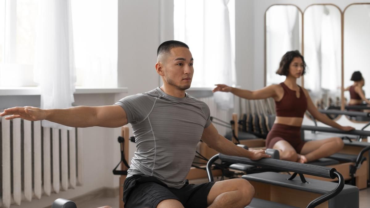 Pilates o yoga: qué ejercicio para el dolor de espalda recomienda una instructora de las dos disciplinas