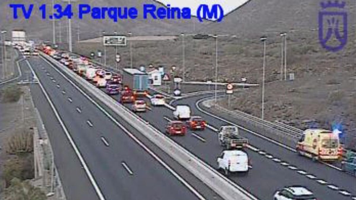 Colas ocasionadas por uno de los accidentes ocurridos en la TF-1 este martes.
