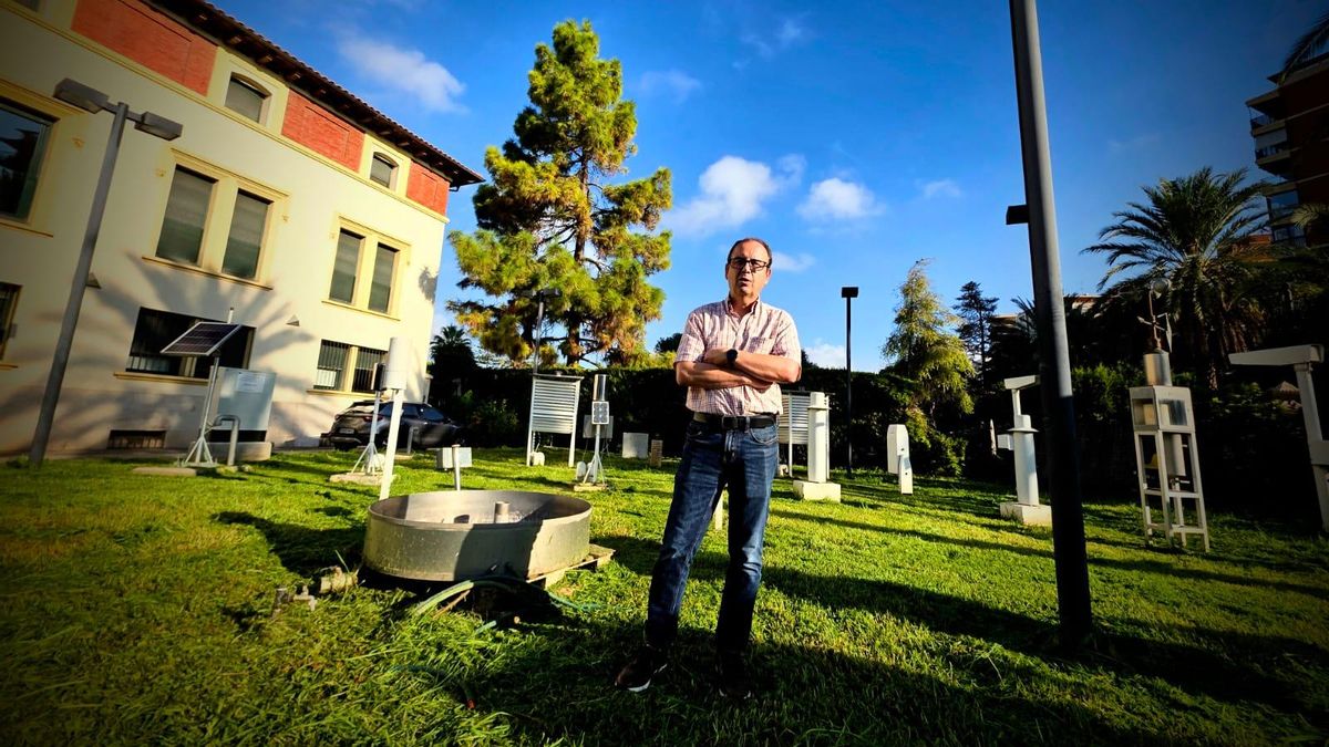 José Ángel Núñez an el acceso a la sede de la Aemet en València.