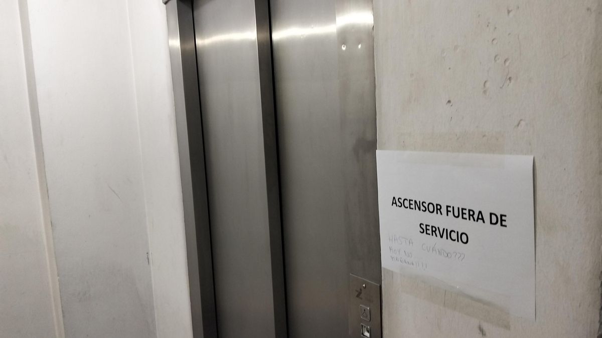 Ascensor fuera de servicio en la Policía Local