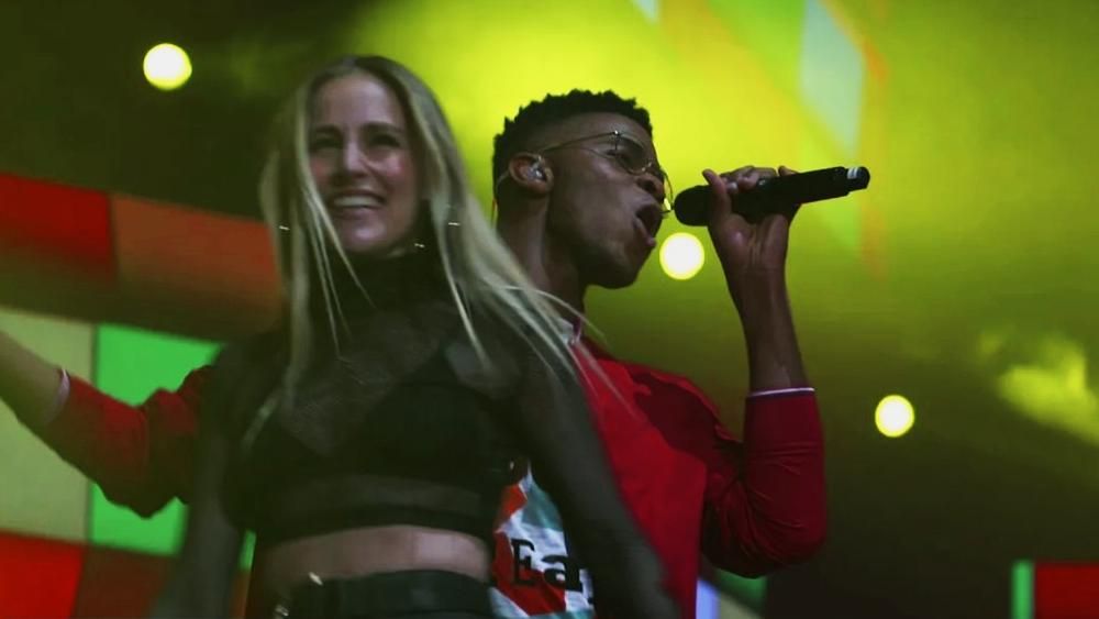 María y Famous cantaron "1 2 3"