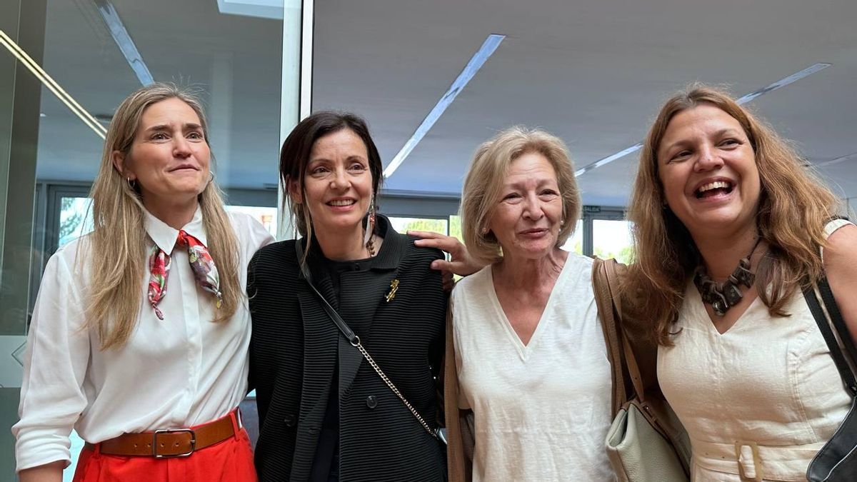 El aplauso de Ponferrada a Nevenka Fernández 25 años después de su denuncia por acoso sexual