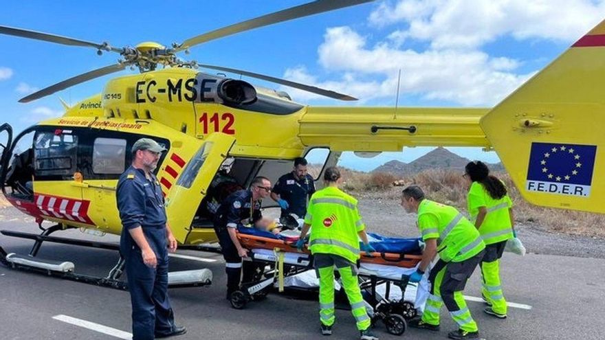 Herido grave un motorista tras al salirse de la vía y caer por un barranco en Tenerife