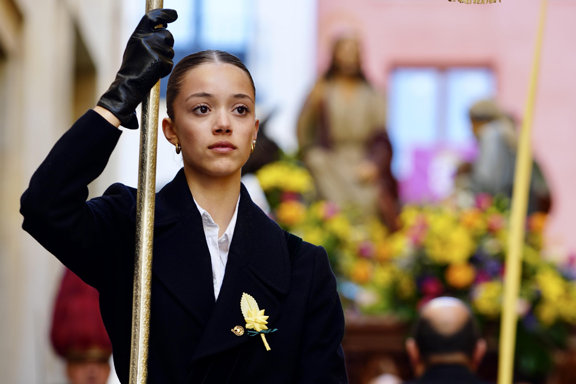 Una procesión de Las Palmas en León bajo el sol y en imágenes