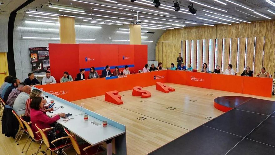 El PSOE suspende de militancia a un miembro de la Ejecutiva de Gijón tras una denuncia de acoso