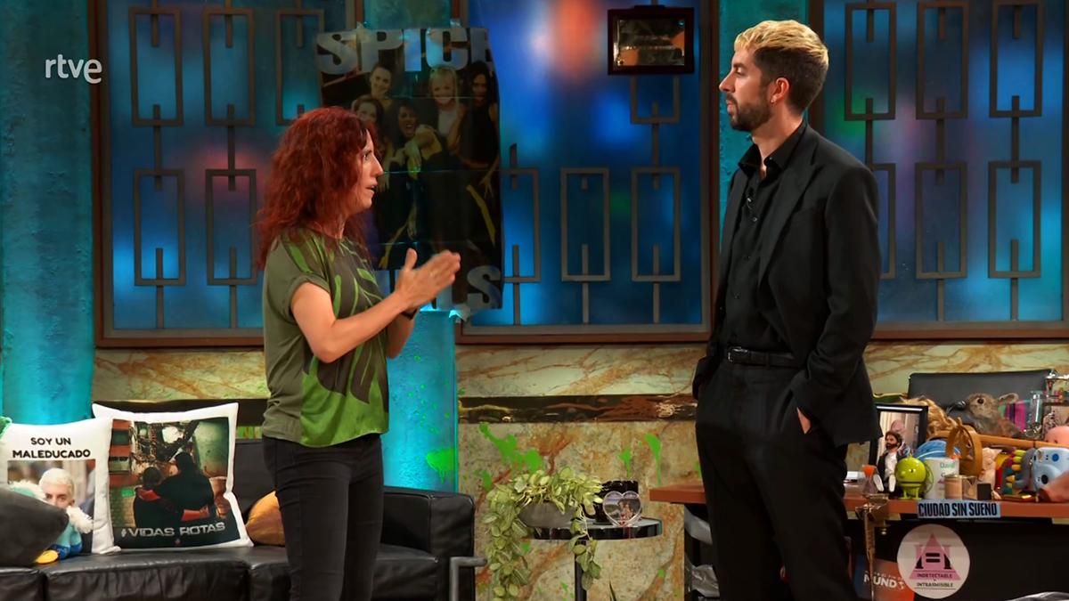 La doctora Jara Llenas-García y David Broncano, en 'La Revuelta'