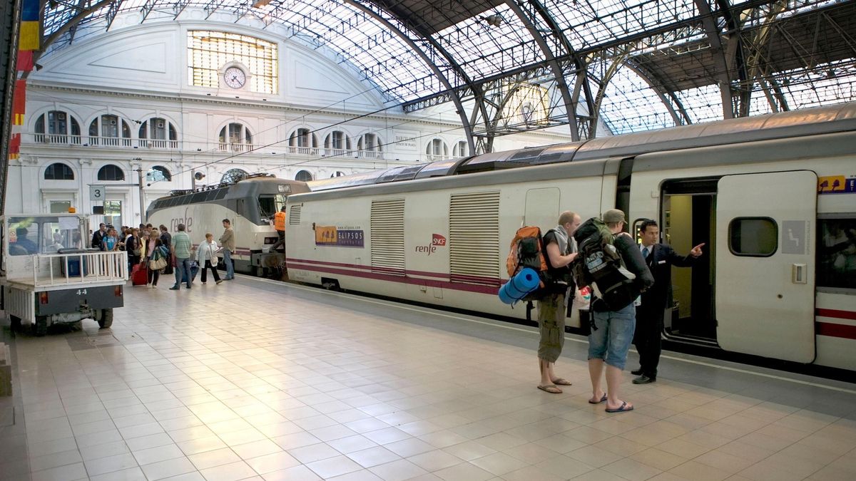 Descuentos del 90% en buses y trenes de media distancia y 50% en Alta Velocidad: claves del plan Verano Joven
