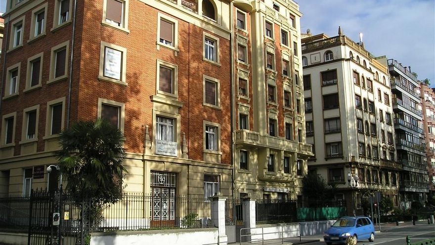 Sin alumnos, ni concierto y con profesores teletrabajando: así es el colegio privado de Bilbao denunciado por "irregularidades"