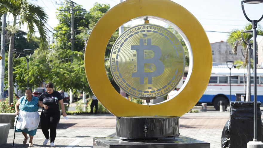 El Salvador continúa comprando bitcóin para su reserva estratégica y Bukele dice que "no se detendrá"