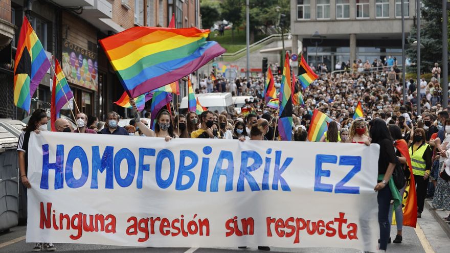 Una manifestación denuncia en Basauri la agresión homófoba a un joven de 23 años