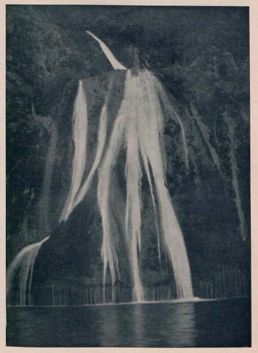 Nacimiento del río Mundo en una imagen tomada hacia 1935
