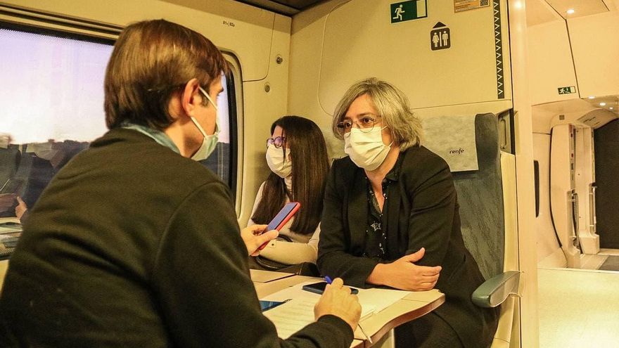 Un momento de la entrevista a la consejera de Movilidad, Transporte y Vivienda de la Junta de Extremadura, Leire Iglesias