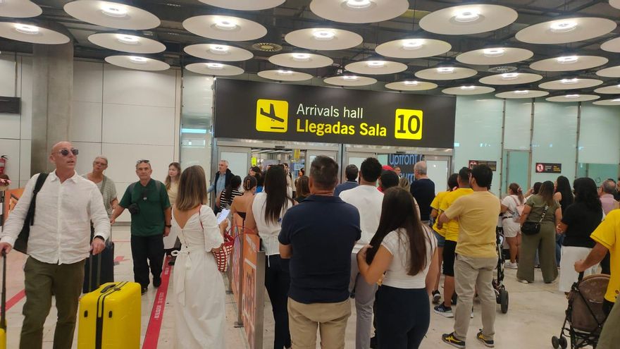 Aeropuerto de Madrid-Barajas, este sábado.