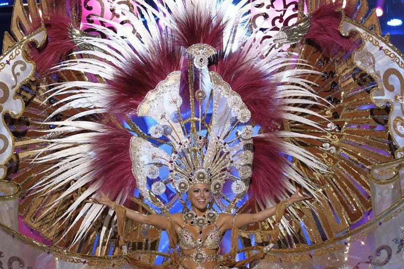 Esther Pérez Ramón, con su fantasía 'Grandiosa', ganadora de la gala de la reina